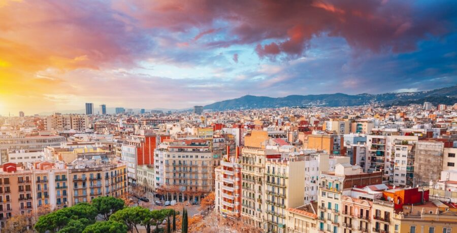 Stunning,Cityscape,With,Residential,Buildings,From,The,Top,Of,Sagrada